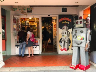Cosmic Robot in Singapore